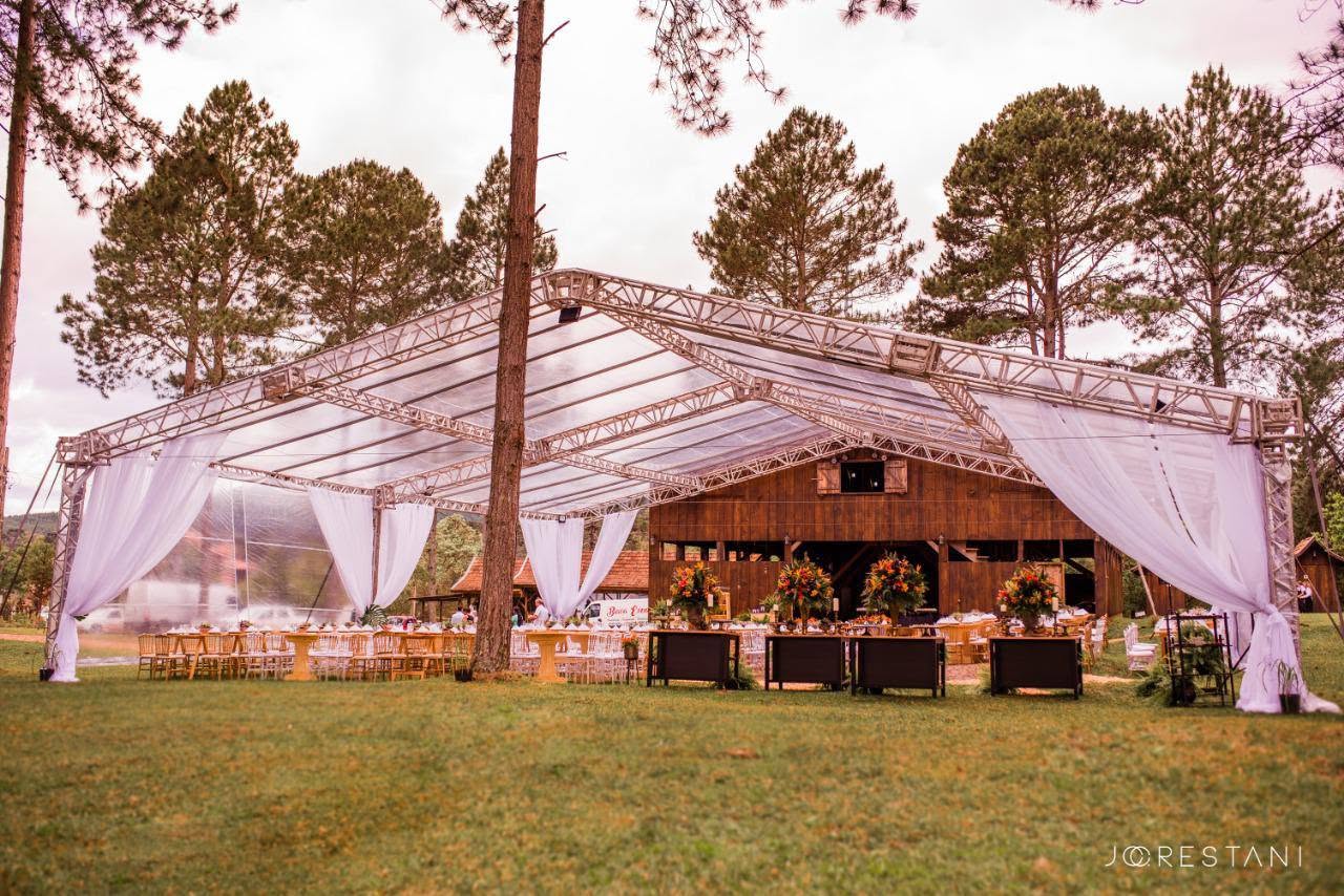 Tenda autoportante Mani Estruturas montada para evento