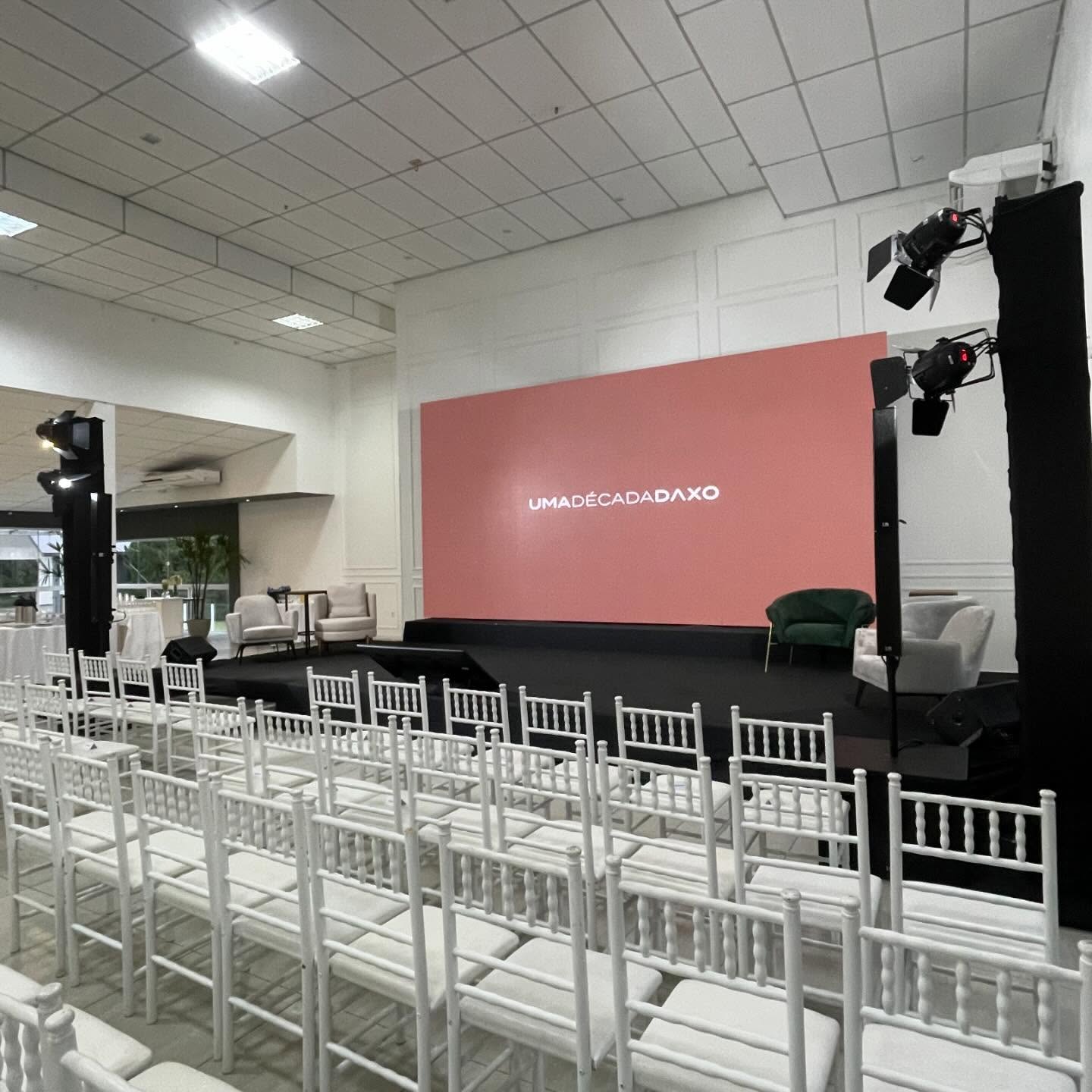 Instituições e Shoppings - Galeria 15